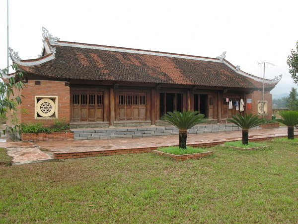 đền mẫu âu cơ