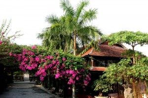 khách sạn gần đền hùng